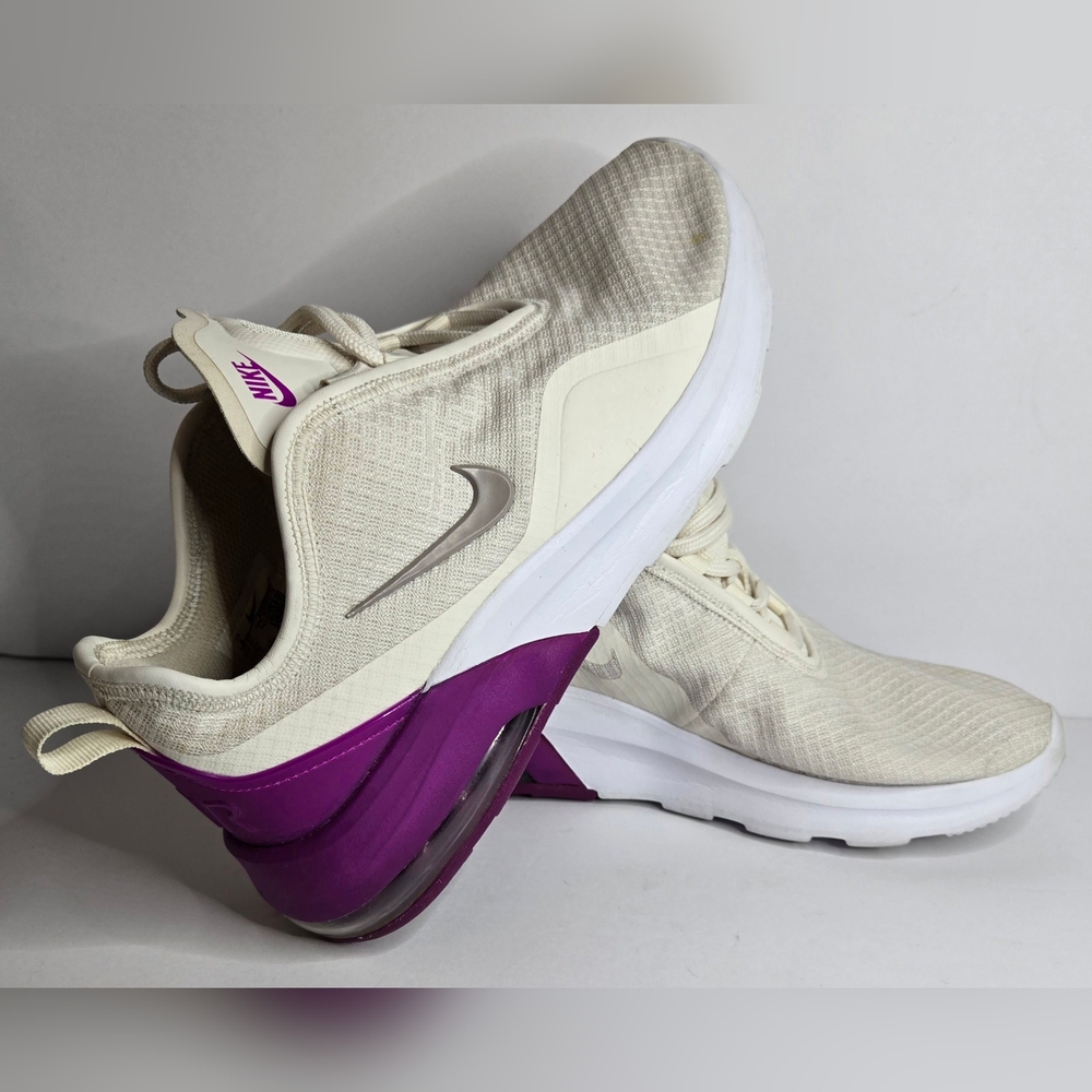 NIKE Air Max Motion 2